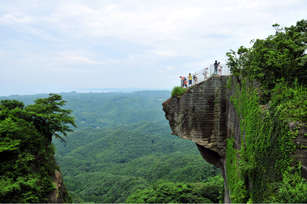 鋸山日本寺