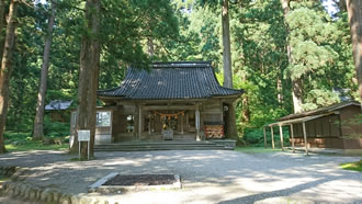 岩峅前立社壇雄山神社