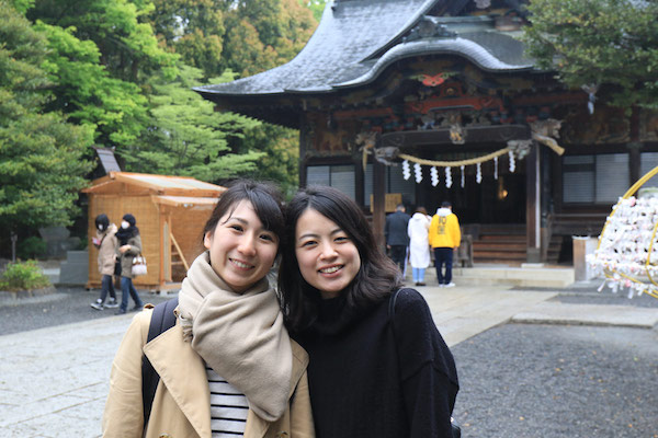 若い女性にも神社めぐりは流行ってます