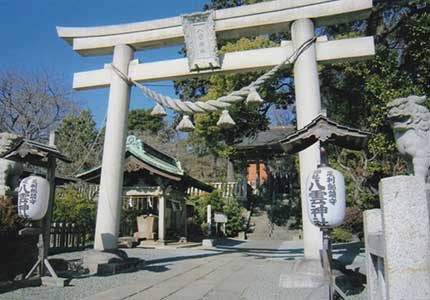 宝徳寺と紅葉のわたらせ渓谷鉄道